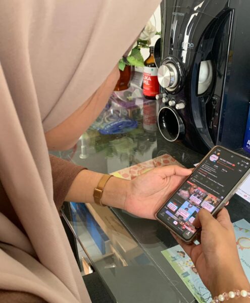 Mahasiswa magang menjelajah media sosial Instagram