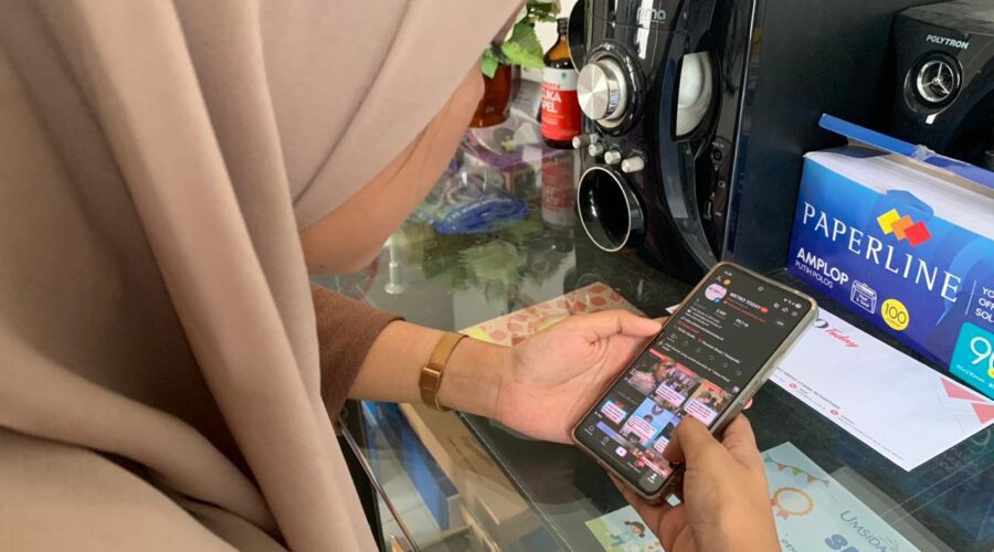 Mahasiswa magang menjelajah media sosial Instagram